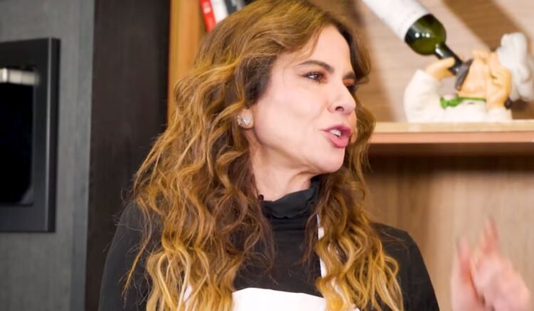 Luciana Gimenez diz que está difícil encontrar homem hétero para namorar - Reprodução Youtube