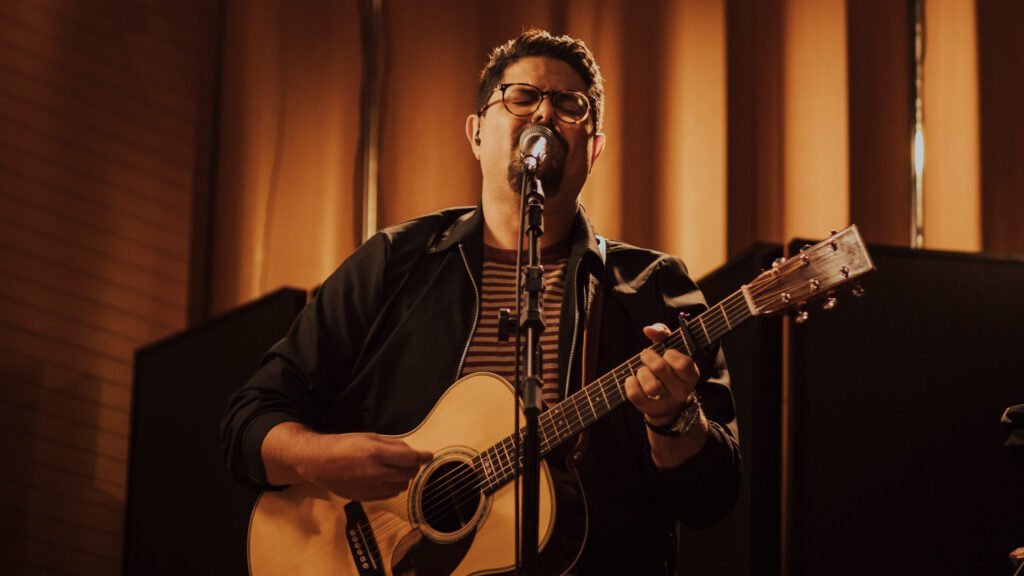 Fred Arrais lança Live in SP e aposta em fusão ousada de jazz, rock e música instrumental - Divulgação